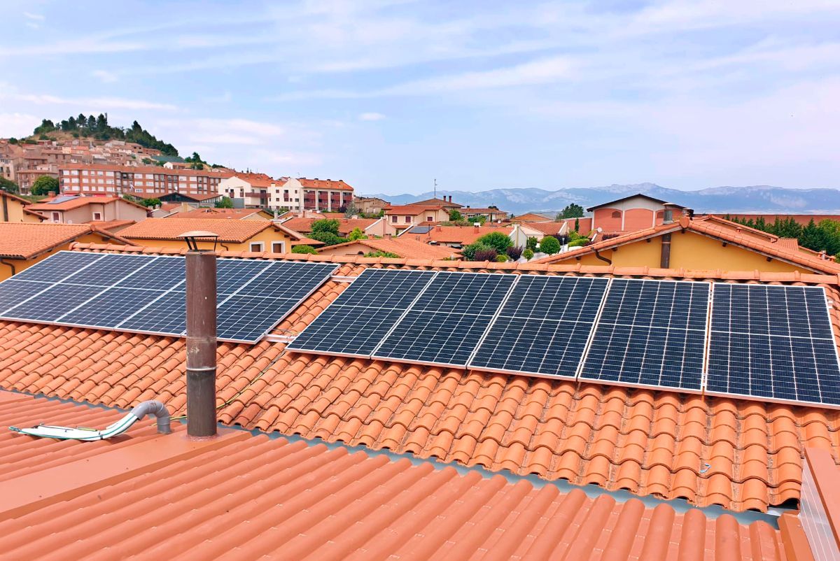 Paneles solares con Electricidad y Suministros García